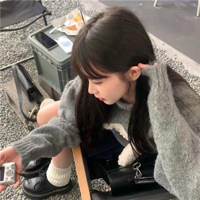 照片中的女孩